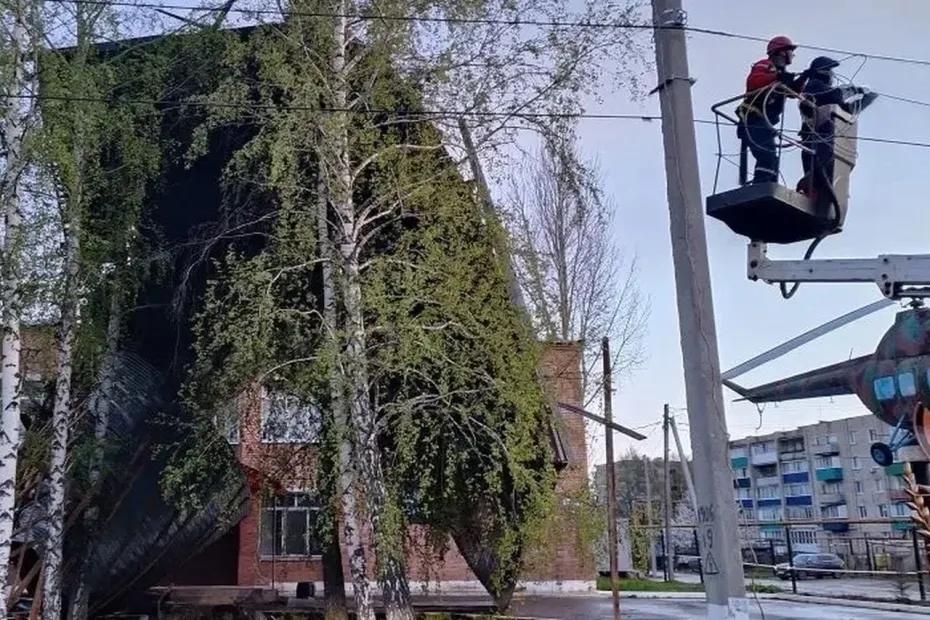В Самарской области у здания военкомата ветром повредило крышу - появились подробности
