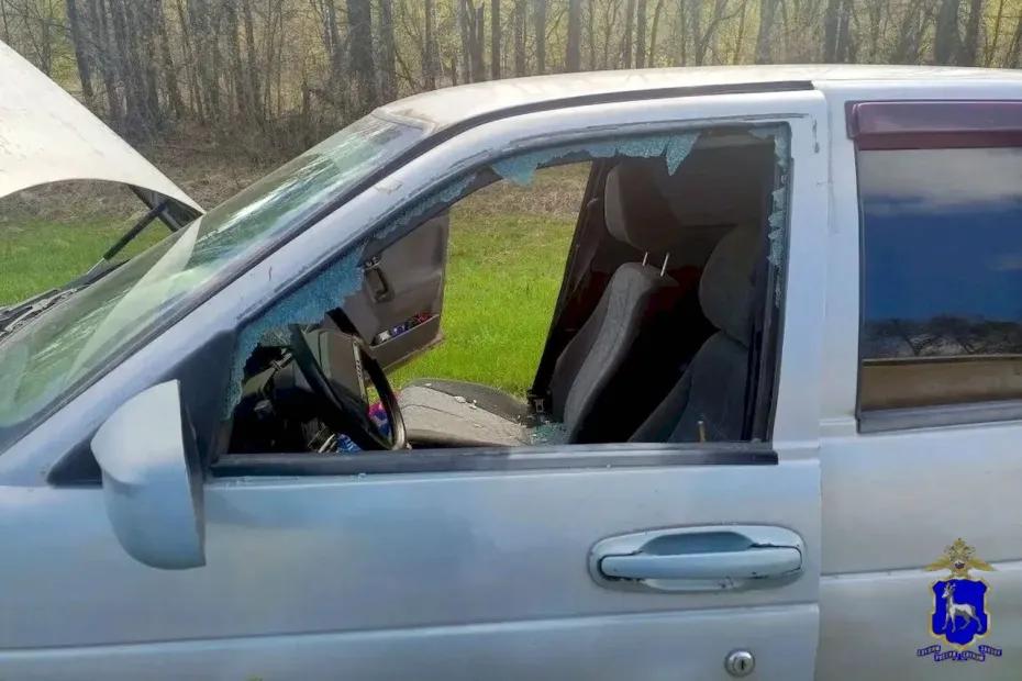 Житель Тольятти, пытаясь угнать автомобиль грибников, попросил у его хозяев отвертку: что произошло