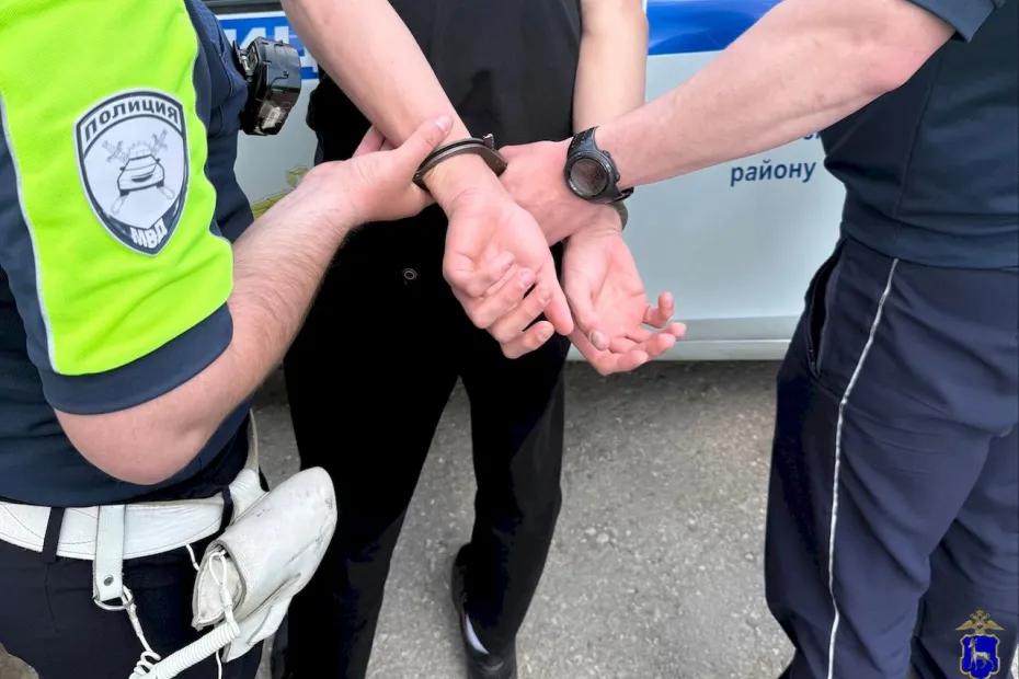 В Тольятти мать сдала полиции сына, который за 10 дней вынес из ее квартиры телевизор, микроволновку и варочную панель - появились подробности