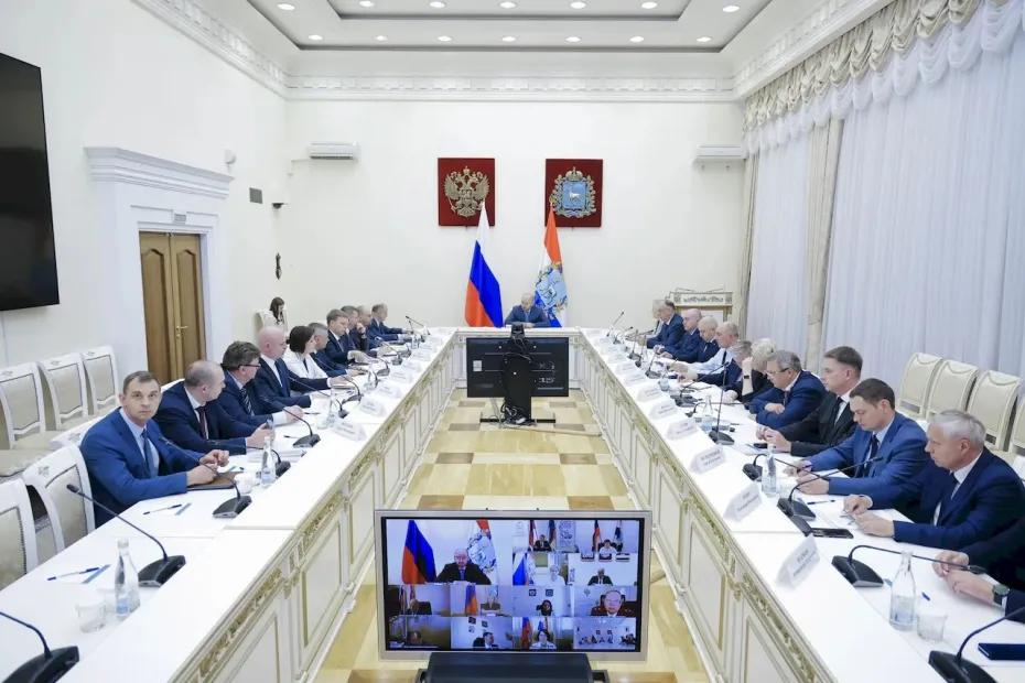 Губернатор Федорищев поручил областному правительству помочь Октябрьску в решении проблем ЖКХ, капремонта школы и детсада