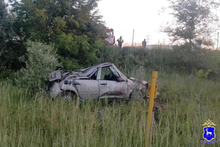 Два подростка опрокинулись на &laquo;Калине&raquo;, вылетев с трассы в Самарской области - появились подробности