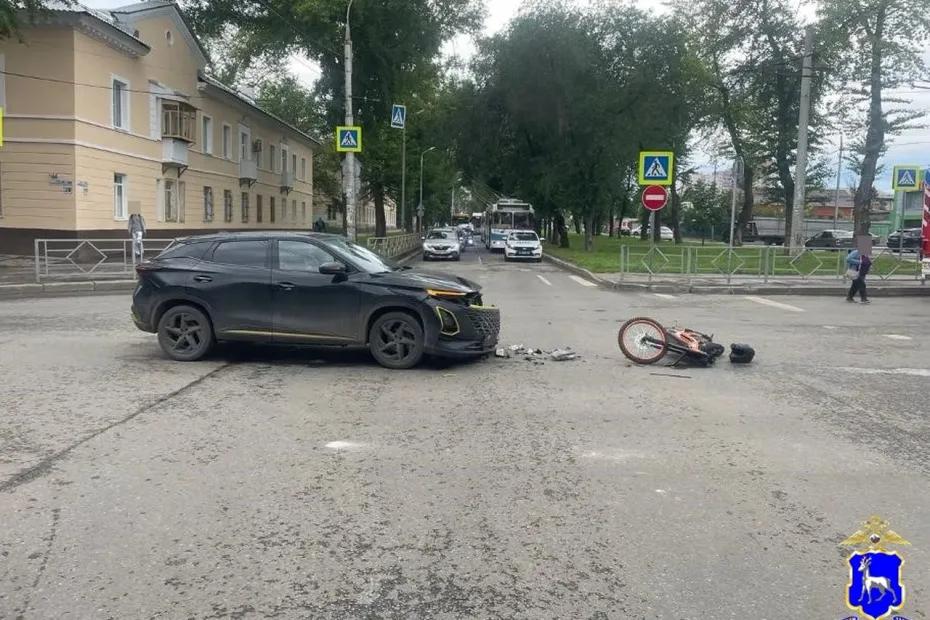 В Самаре подросток на электропитбайке попал под колеса кроссовера