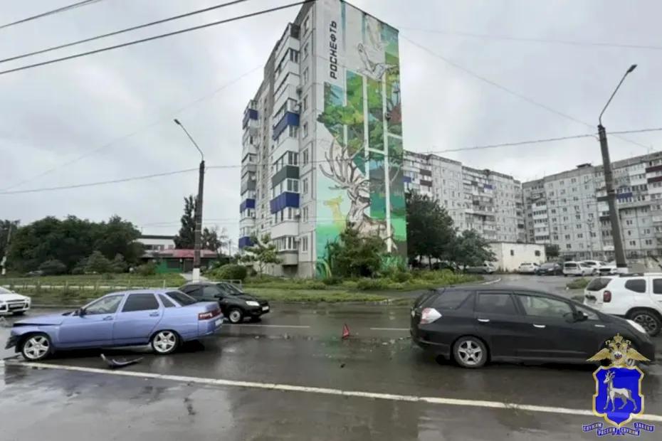 Взрослый и ребенок пострадали в столкновении двух легковушек в Самарской области