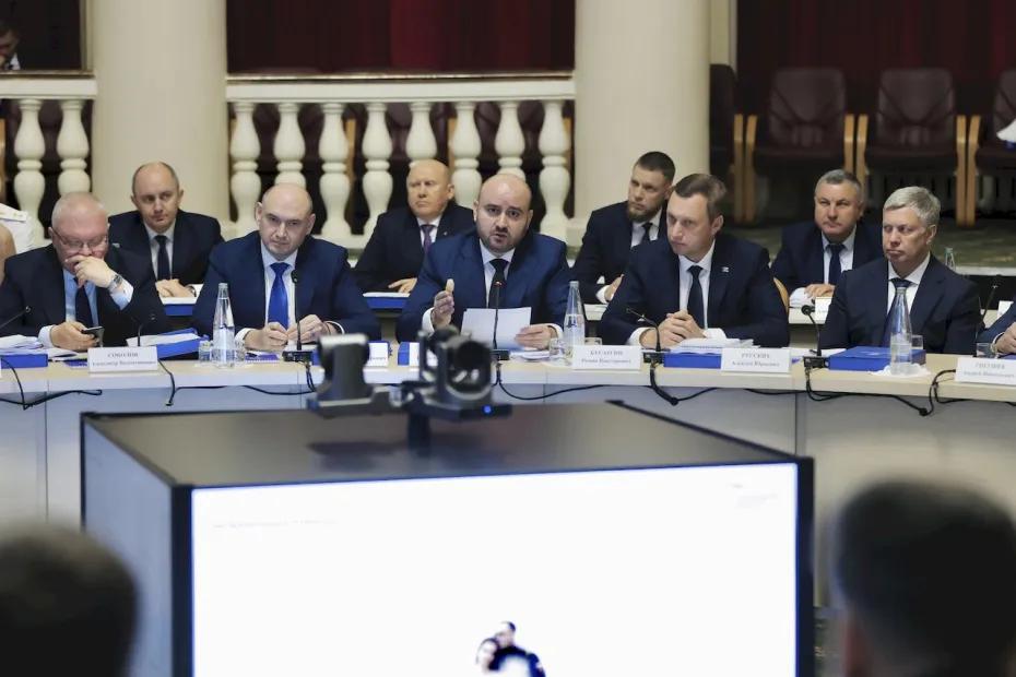 Вячеслав Федорищев на Совете округа доложил о поддержке участников СВО и внес предложения по совершенствованию подходов