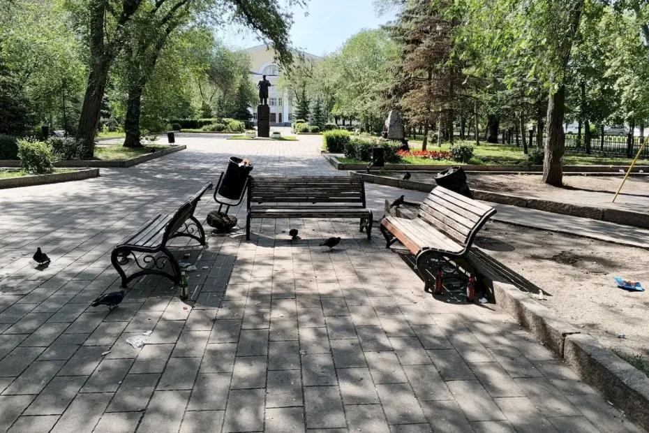 В Самаре укрепят бетоном скамейки в парке у ДК &laquo;Нефтяник&raquo;