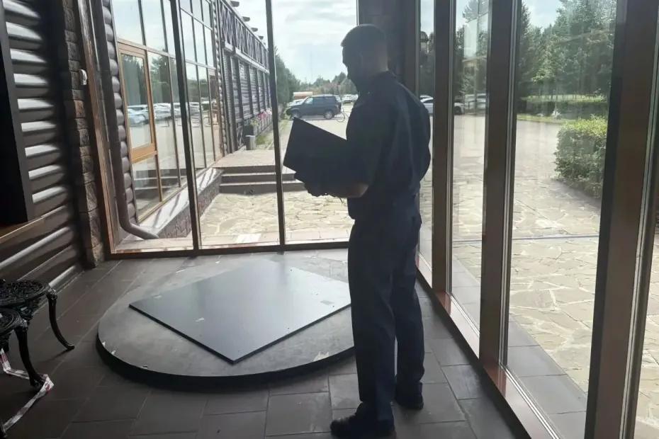 В Самарской области на 3-летнего ребенка упала столешница в загородном парк-отеле