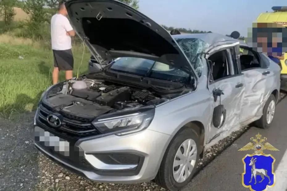 Под Самарой легковушка влетела в грузовик, пострадала девушка - последние новости
