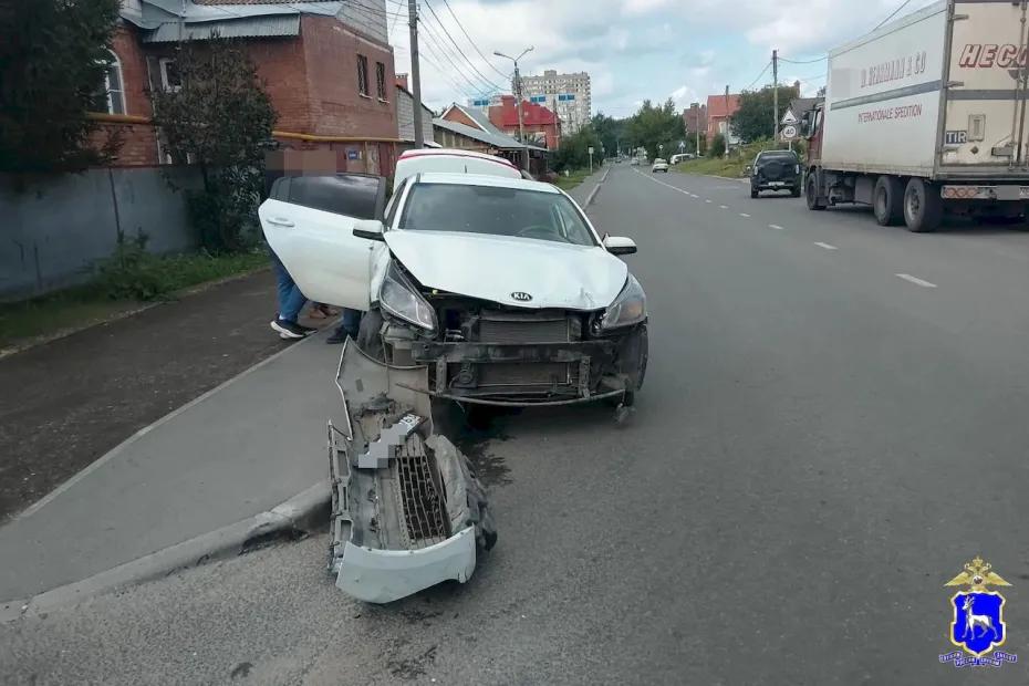 В Тольятти &laquo;Киа&raquo; потеряла бампер, ударившись о &laquo;Гранту&raquo; - появились подробности