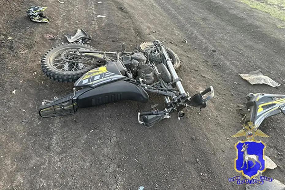 В Самарской области два подростка на мотоцикле врезались в фургон на грунтовой дороге