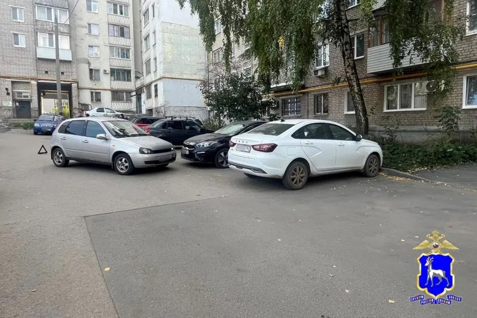 В Самаре пострадала девушка, которая пыталась остановить свой автомобиль на парковке: что известно на данный момент