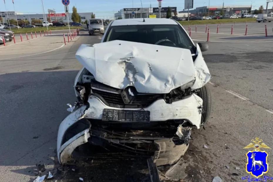 В Самаре водитель Renault попал в больницу после ДТП с Haval - появились подробности