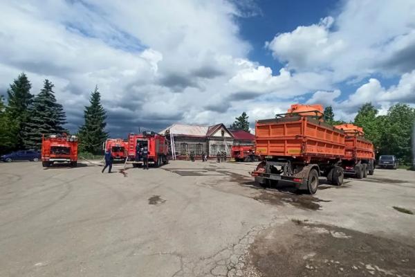 Железнодорожный вокзал в Самарской области потушили, поезда ходят по графику - последние новости