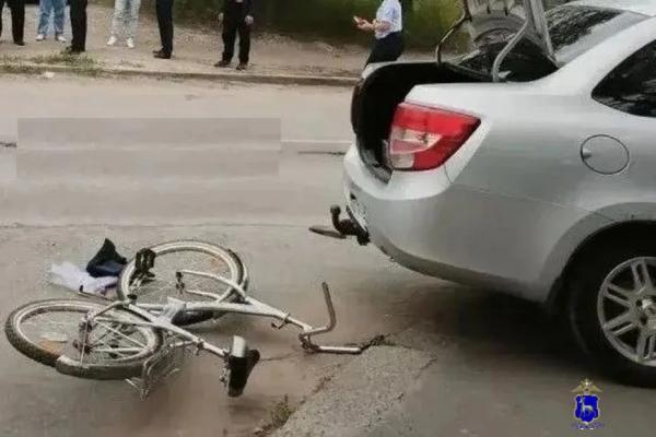 Легковушка насмерть сбила женщину на велосипеде в Самарской области