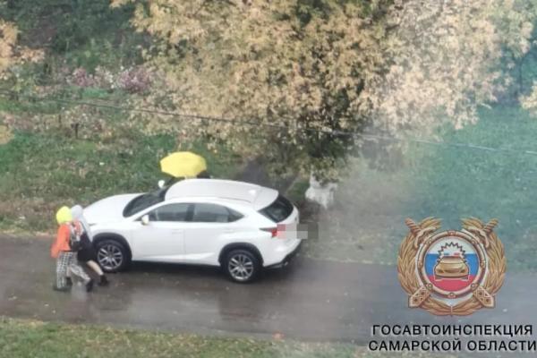 В Самаре оштрафовали хозяйку премиального кроссовера за езду по тротуару - фото