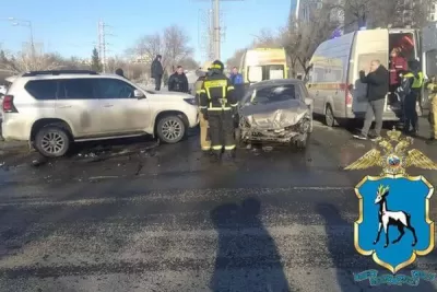 Три человека пострадали в столкновении двух автомобилей в Самаре