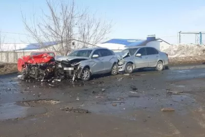 В Тольятти столкнулись три автомобиля и трактор