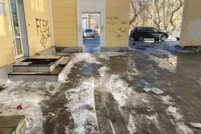 Глава СК РФ ждет доклад о расследовании дела по факту падения снега с крыши на женщину и ребенка