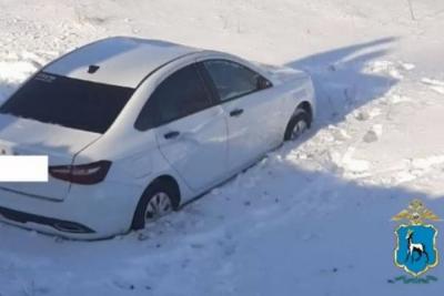 В Самарской области пьяный селянин разбил автомобиль уснувшего хозяина