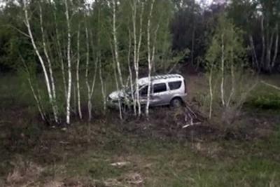 «Шевроле» вышвырнул с трассы «Ларгус» в Самарской области, пострадали два человека