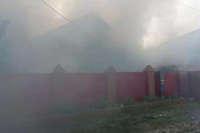 В Жигулевске 37 человек тушили два горящих частных дома и надворные постройки