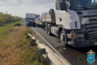 Три грузовика столкнулись на трассе М5 в Самарской области