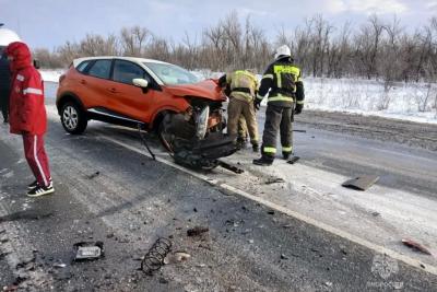 Двое взрослых и трое детей пострадали в столкновении двух иномарок в Самарской области