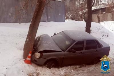 В Самарской области будут судить автослесаря, который угнал машину клиента и впечатал ее в дерево - фото