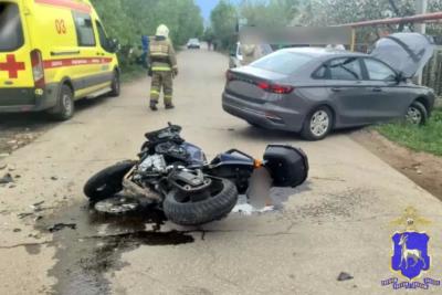 Мотоциклист попал в больницу, не уступив дорогу автомобилю под Тольятти - фото