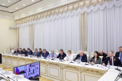 В правительстве Самарской области обсудили подготовку к 9 Мая, капремонт школ и вывоз мусора