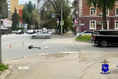 В Самаре женщина на внедорожнике сбила мужчину на электросамокате: что произошло