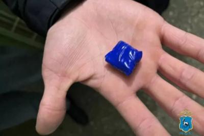 Драгдилер подрался с силовиками, пытаясь довезти наркотики из Тольятти в Москву - последние новости