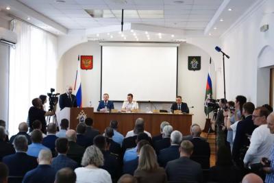 Губернатор Вячеслав Федорищев поздравил нового главу СУ СКР по Самарской области с назначением на должность