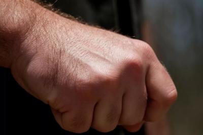 Житель Тольятти поплатился барабанной перепонкой за желание защитить чужую мать - последние новости