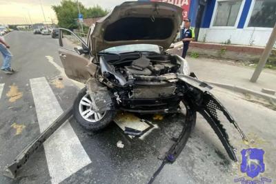 Пять человек пострадали в столкновении двух автомобилей в Самаре - фото