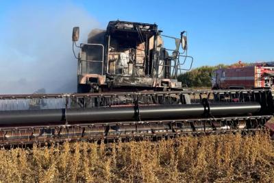 Под Тольятти на ходу загорелся комбайн: что известно на данный момент