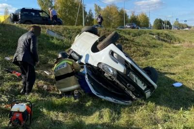 В Самарской области погиб водитель легковушки, которая опрокинулась, вылетев с трассы: что известно на данный момент