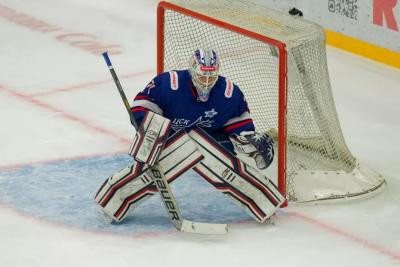 Самарский ЦСК ВВС одержал первую в сезоне домашнюю победу, одолев «Молот»