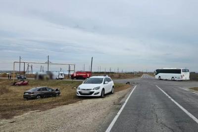 Один человек погиб и двое пострадали в результате столкновения двух легковушек в Самарской области - последние новости