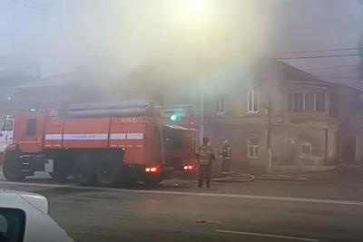 Рано утром в субботу в Самаре 34 человека тушили пожар в заброшенном здании - появились подробности