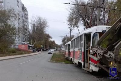 В Самаре столкнулись трамвай и грузовик - фото