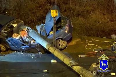 В Тольятти погиб водитель «Волги», на которую рухнул столб - фото