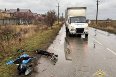 Под Тольятти грузовая ГАЗель сбила самокатчика, который стоял на дороге - появились подробности