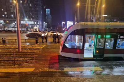 В Самаре мужчина попал под трамвай и погиб: что произошло