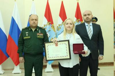 В Самаре вдове Героя РФ вручили медаль «Золотая Звезда»