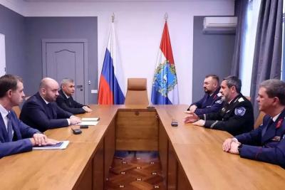 В Самаре состоялась рабочая встреча губернатора Вячеслава Федорищева с атаманом Всероссийского казачьего общества Виталием Кузнецовым