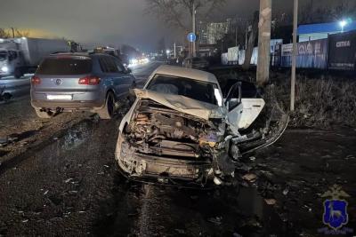 Молодая женщина и ребенок пострадали в столкновении 4 автомобилей в Самаре - появились подробности