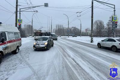 В Тольятти Nissan на пешеходном переходе сбил 14-летнюю девочку