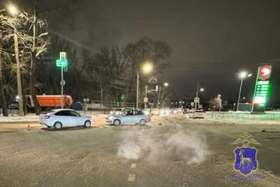На перекрестке в Самаре столкнулись две &laquo;Гранты&raquo;, пострадал один человек - появились подробности