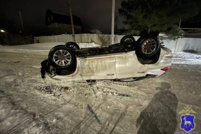Четыре человека пострадали, опрокинувшись на внедорожнике в Самарской области - фото