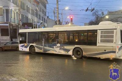 В Самаре автобус сбил женщину